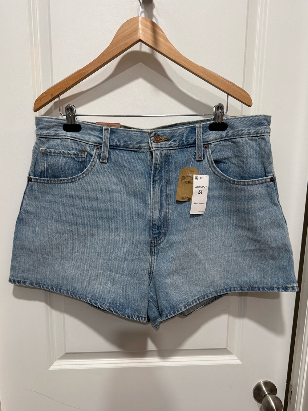 Levi's High-Waisted Mom Shorts Size 18